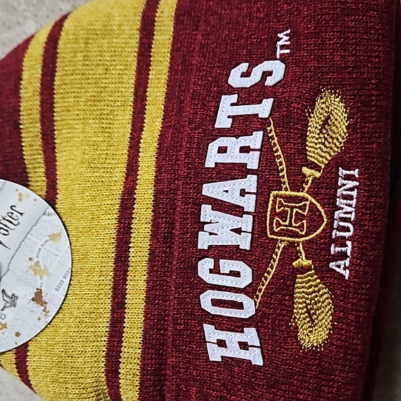 New Harry Potter Hogwarts Alumni Unisex Winter Beanie - Picture 5 of 10